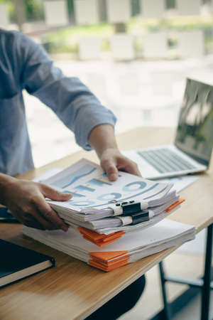 Understanding Policy Documents: Deciphering the Fine Print in British Insurance Contracts