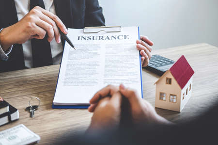 Comparing Insurance Brokers and Direct Insurers in the UK: What’s Best for You?
